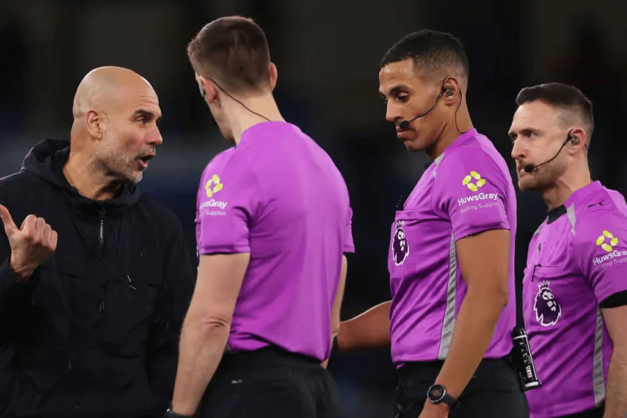 Marmoush City réclame penalty Mosquera main Wolves surface refus Hallam