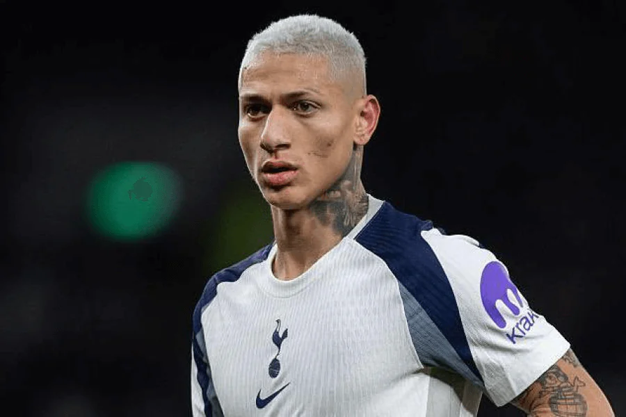 Richarlison se tient le muscle ischio-jambier blessé