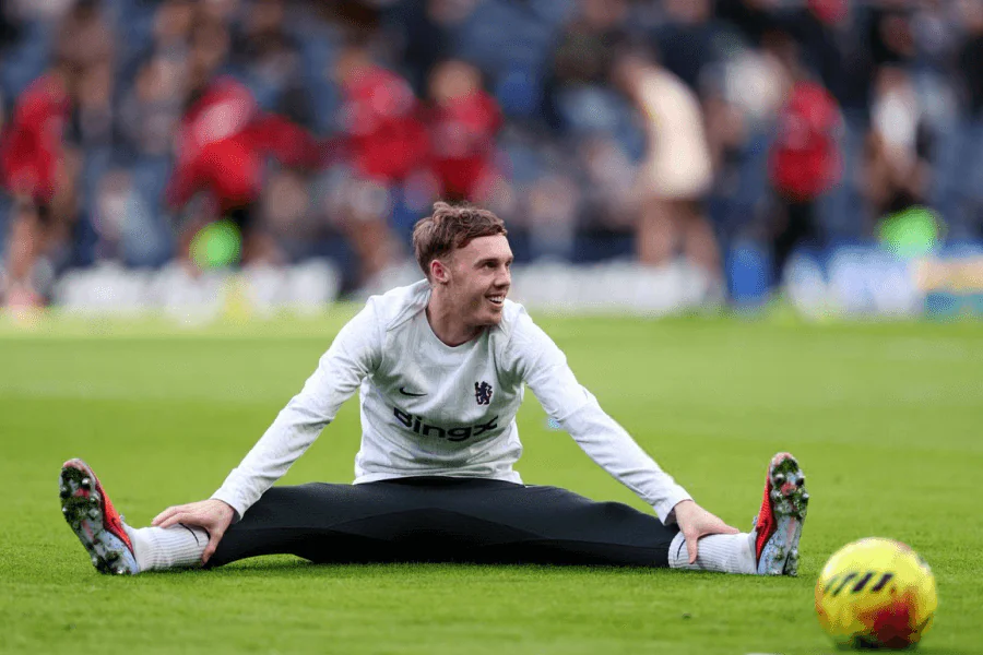 Cole Palmer Chelsea numéro 20 maillot bleu terrain jeu