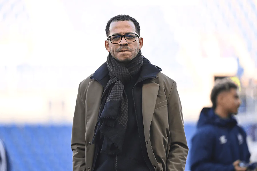 Rosenor observe ses joueurs lors d'une activité créative