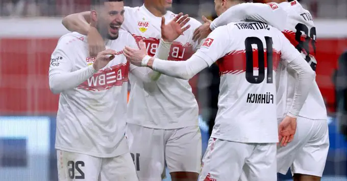 Stuttgart quatre buts Leverkusen Bundesliga victoire
