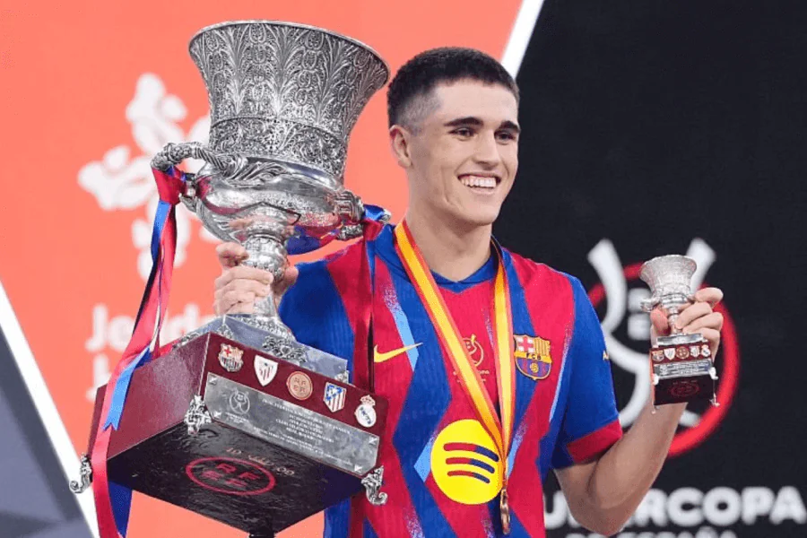 Pau Cubarsi célèbre avec enthousiasme après la victoire.