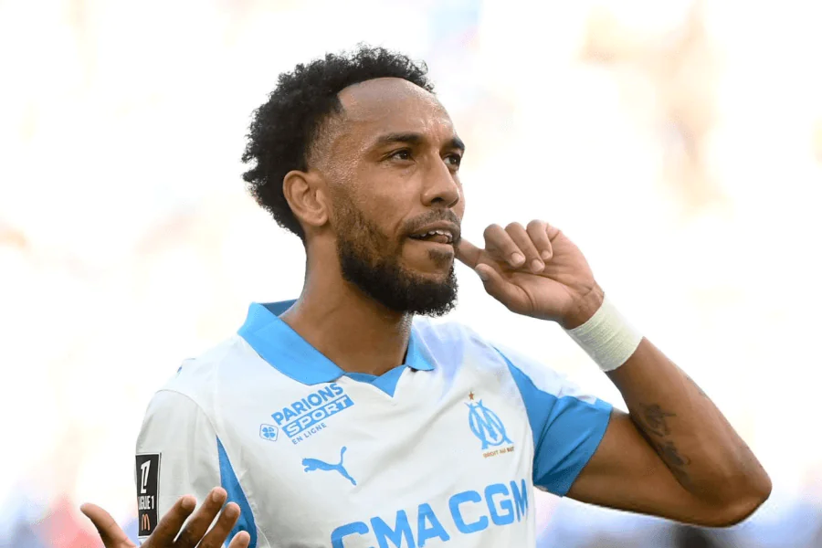 Aubameyang Newcastle doublé novembre 2025 Europa League renversement match but 46e 50e