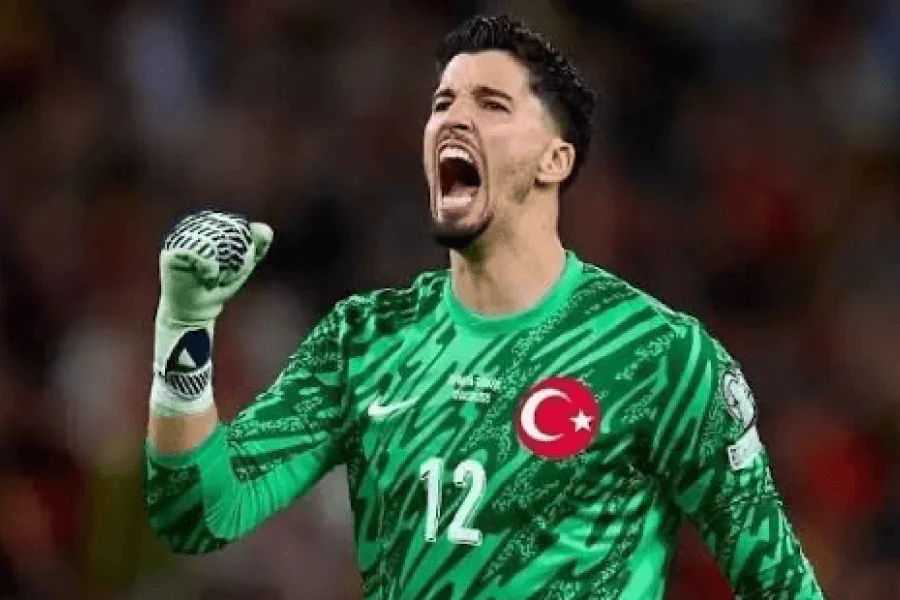 Altay Bayindir gardien Fenerbahce transfert Old Trafford 2023