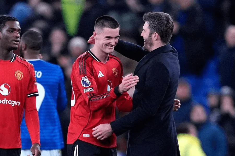 Michael Carrick entraîneur conférence de presse Manchester United février 2026