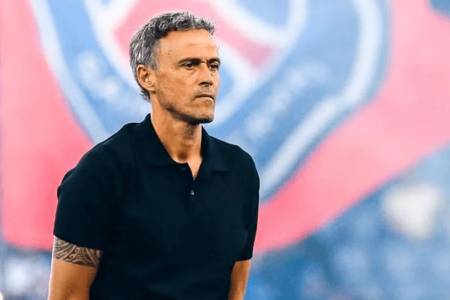 Luis Enrique célébration trophée Ligue Champions PSG 2025 victoire historique première titre