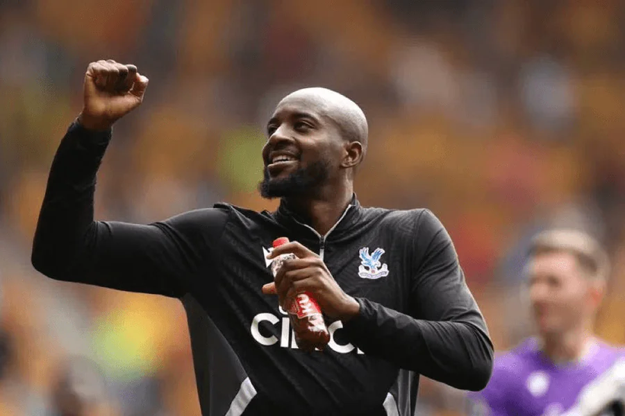 Jean-Philippe Mateta attaquant Crystal Palace Eagles terrain Premier League action

