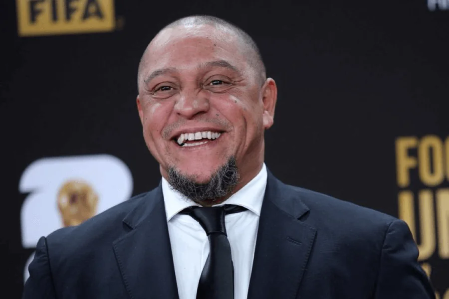 Roberto Carlos Brésil coup franc puissant frappe missile vitesse latéral gauche explosif