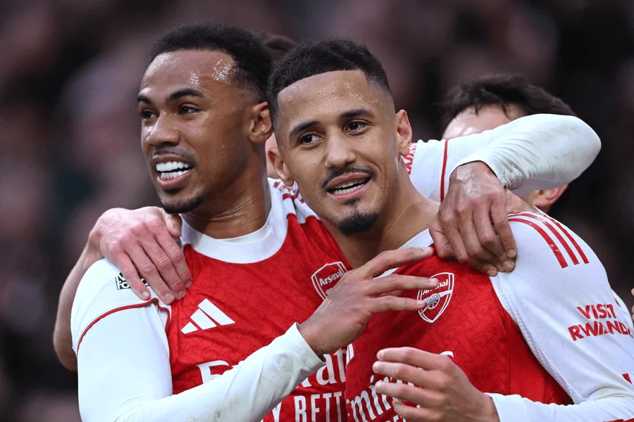 William Saliba but corner Arsenal Chelsea 20e minute Premier League mars 2026