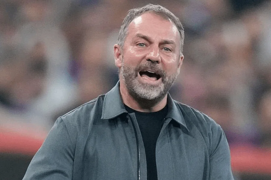 Hansi Flick entraîneur FC Barcelone donne des instructions bord de touche Copa del Rey