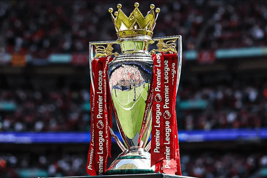 Trophée Premier League découpe carton autographe fan Arsenal superstitieux Calafiori