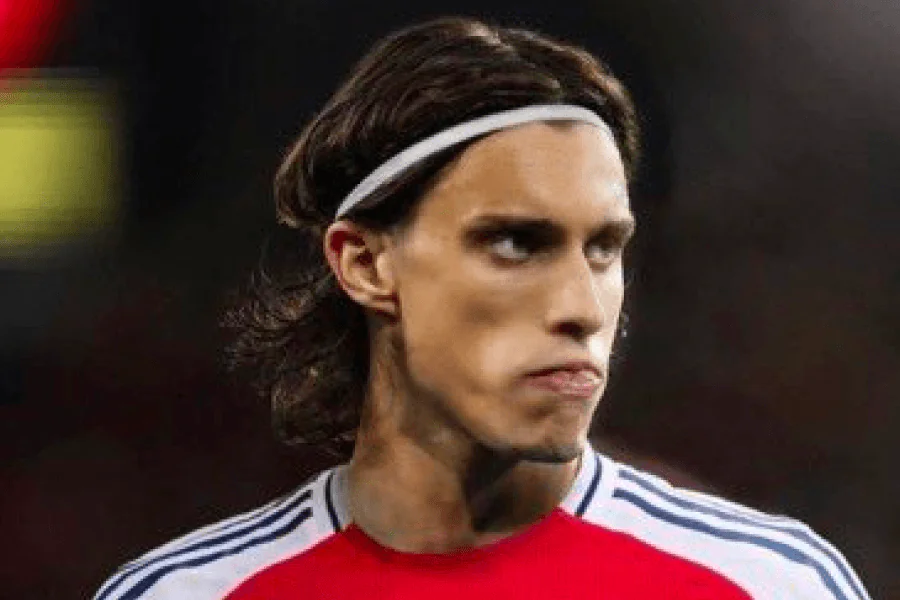 Calafiori Saliba duo défensif Arsenal Premier League meilleure défense 2026

