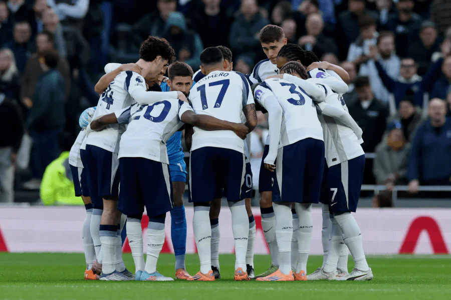 Tottenham Hotspur Stadium nord de Londres Premier League saison 2025-2026 nuit