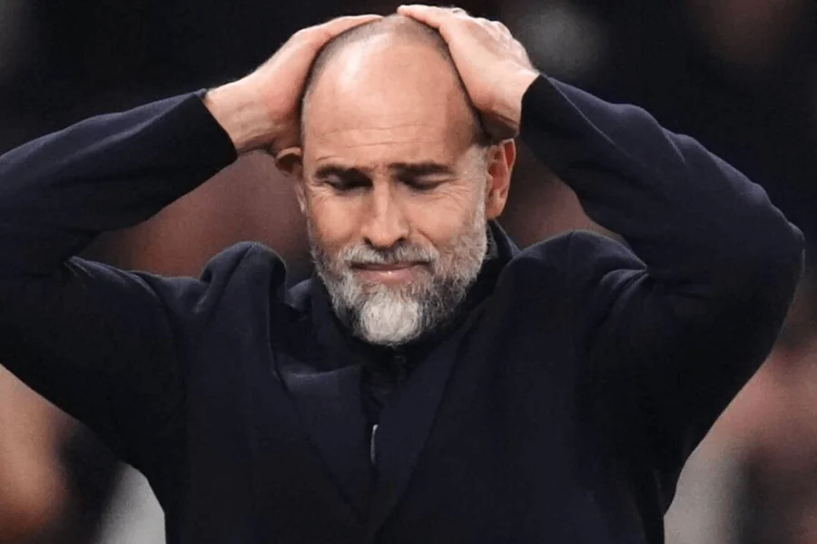 Igor Tudor sur le banc de Tottenham regard préoccupé match Premier League