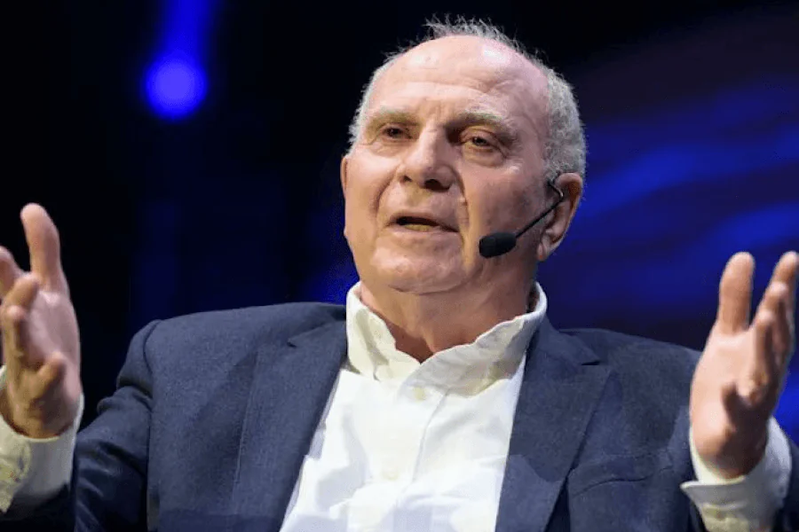 Uli Hoeness président honneur Bayern Munich conférence presse 2026