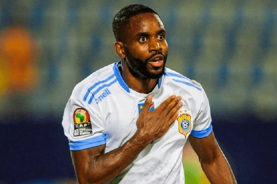 Cédric Bakambu attaquant RD Congo maillot vert Léopards célébration but