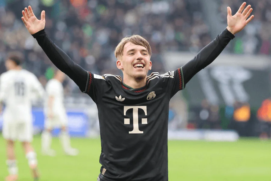 Lennart Karl célèbre son but record contre Bruges Champions League 22 octobre 2025

