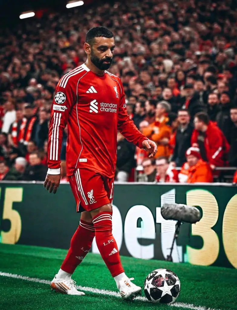 Mohamed Salah attaquant égyptien célèbre un but avec Liverpool Anfield

