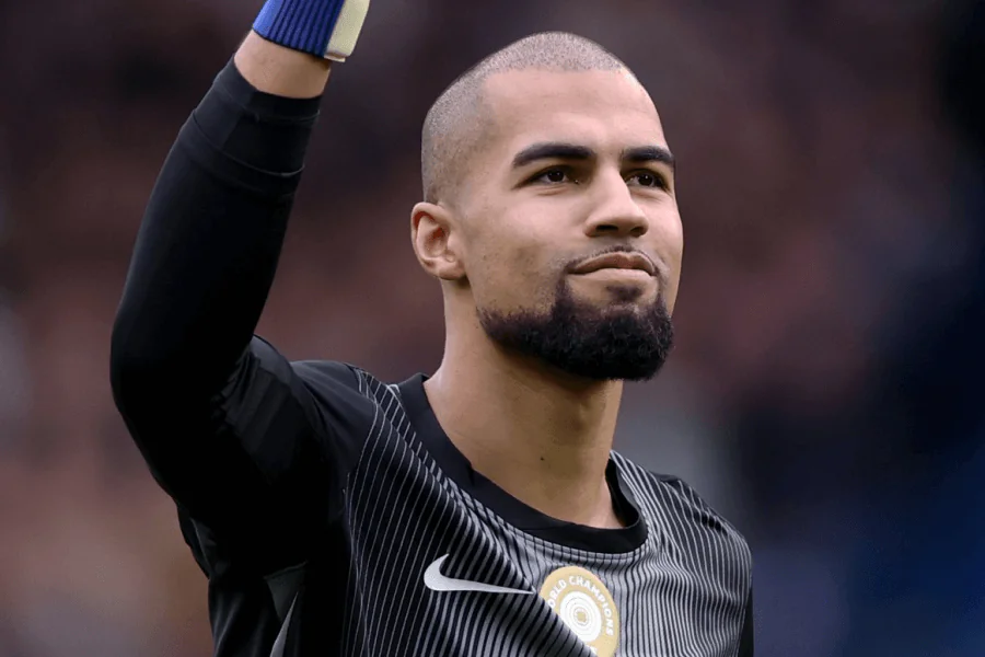 Robert Sanchez gardien Chelsea réclame faute arbitre but Timber