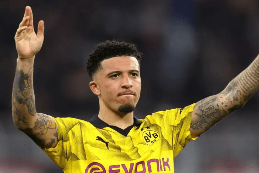 Jadon Sancho célébrant un but sous les couleurs de Manchester United à Old Trafford

