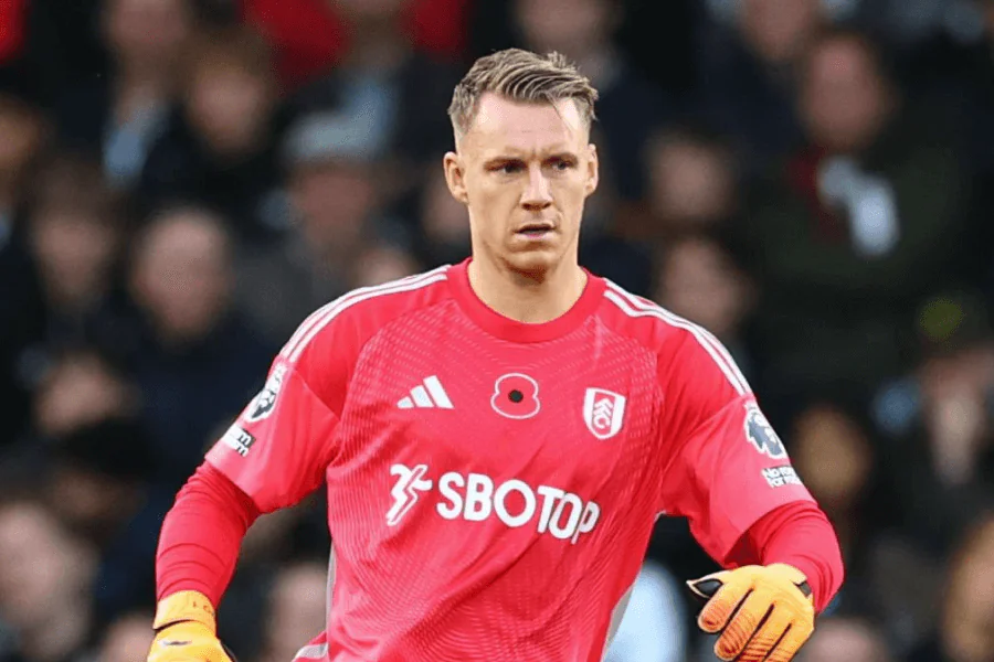 Bernd Leno gardien Fulham après sa double erreur avec Bassey contre West Ham