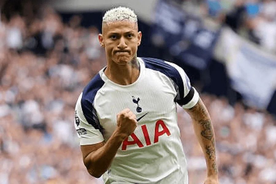 Richarlison tête but Tottenham Fulham réduction score 66e minute