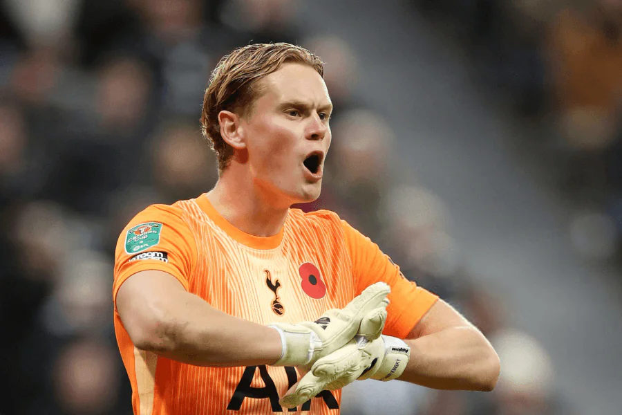 Antonin Kinsky Tottenham titulaire retour après cauchemar Atletico Metropolitano 2026