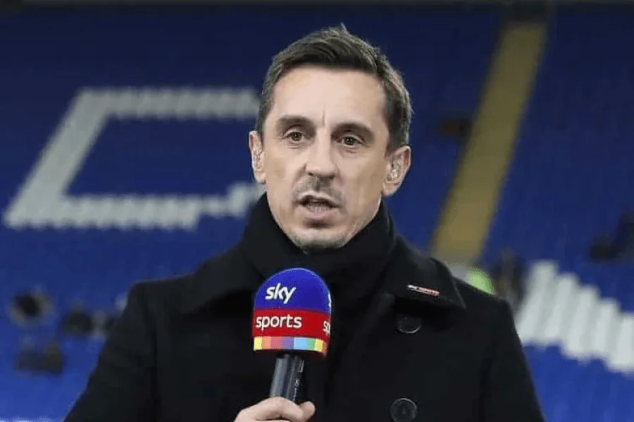 Gary Neville Sky Sports commentateur réclame changement règle football 2026