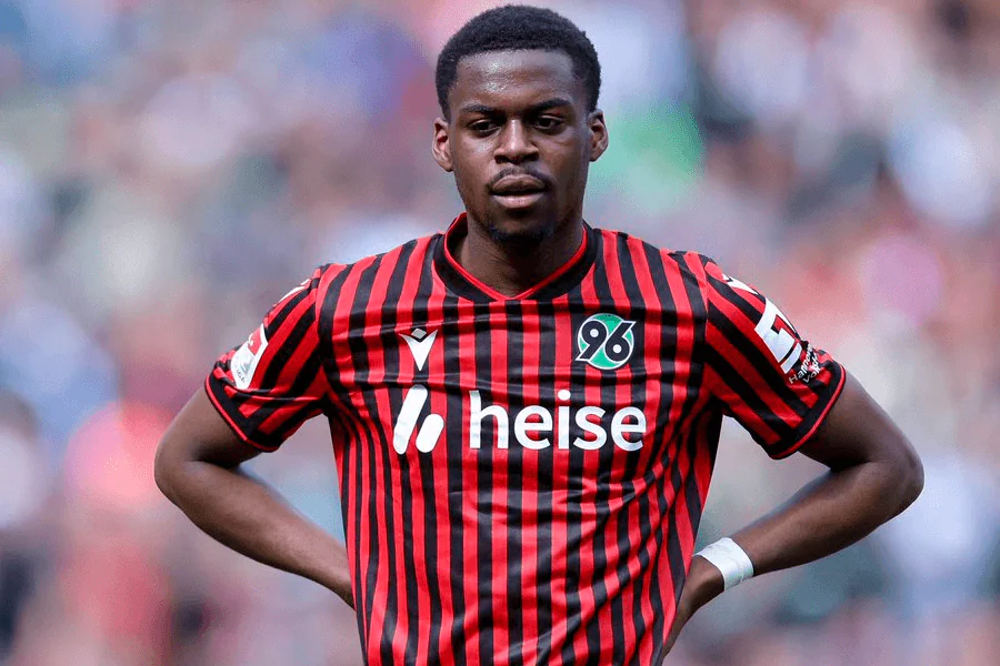 Noël Aséko Nkili maillot Bayern Munich campus formation Berlin