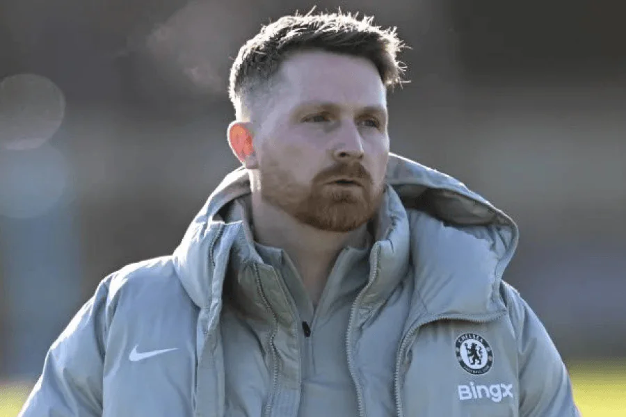 Calum McFarlane Chelsea entraîneur intérimaire dirigeant une séance d'entraînement