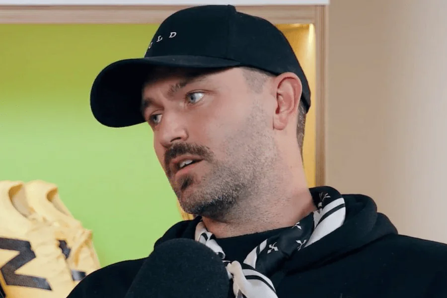 Henri Lansbury capitaine Forest lors d'une conférence de presse