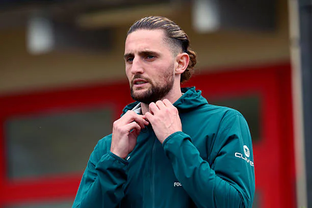 Adrien Rabiot en action sous le maillot d'AC Milan lors d'un match de Serie A à San Siro 2026

