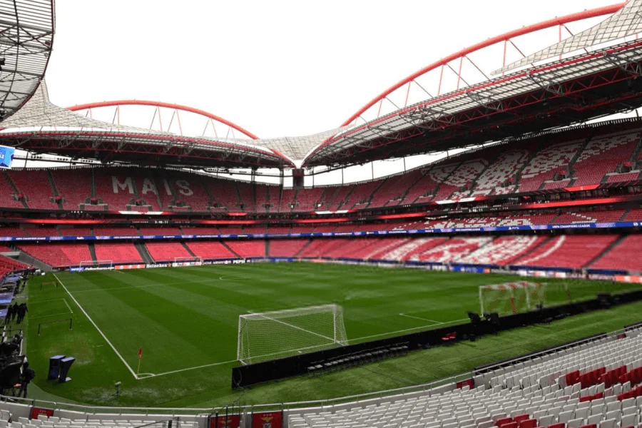 Stade Luz Benfica Lisbonne successeur Mourinho mercato entraîneur 2026