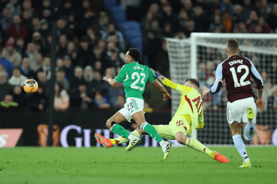 Marco Bizot gardien néerlandais Aston Villa remplaçant Martinez Forest avril 2026