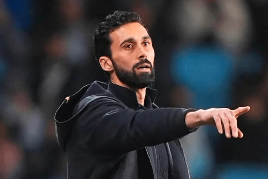 Álvaro Arbeloa entraîneur intérimaire du Real Madrid au bord du terrain Liga 2026