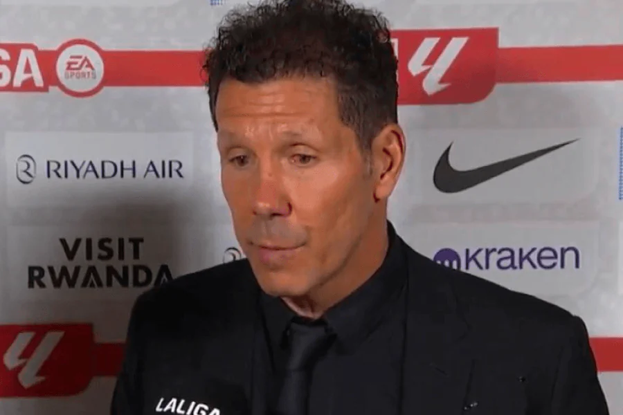 Diego Simeone entraîneur de l'Atlético Madrid sur le banc en LDC 2026