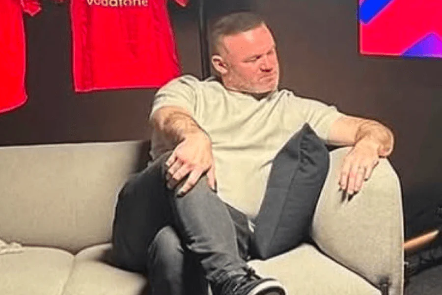 Wayne Rooney et Kai Rooney dans les tribunes d'Old Trafford en janvier 2026