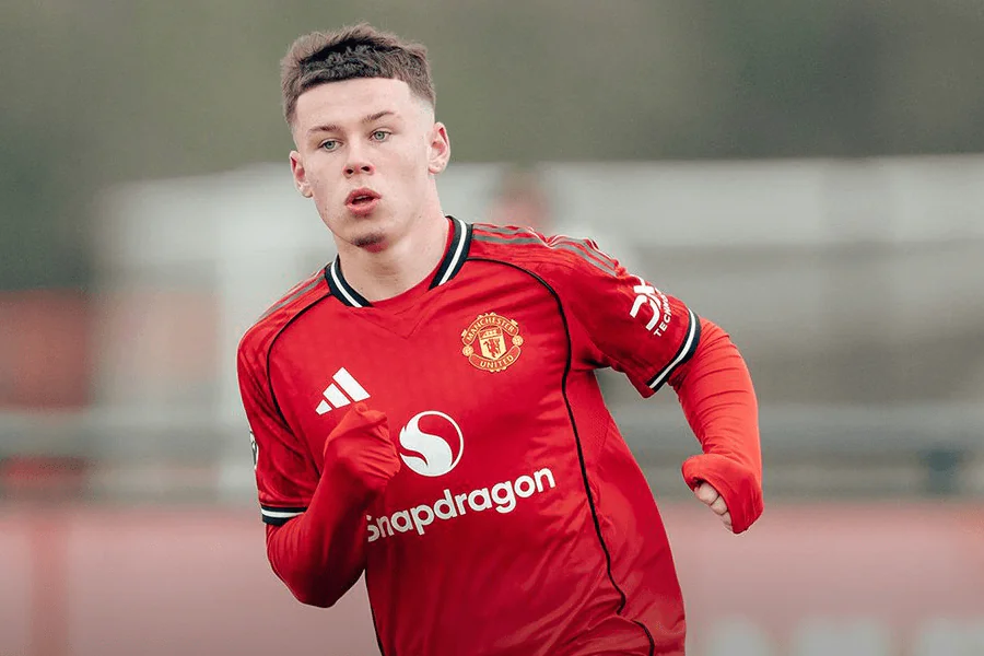 Kai Rooney célébrant un but sous les couleurs de l'académie Manchester United

