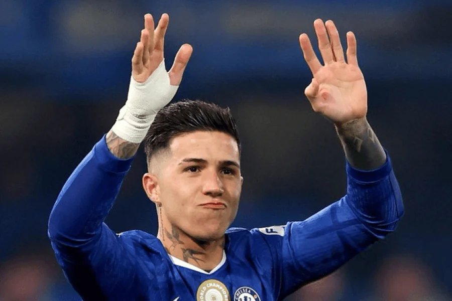 Enzo Fernandez Chelsea suspendu absent match Manchester City avril 2026