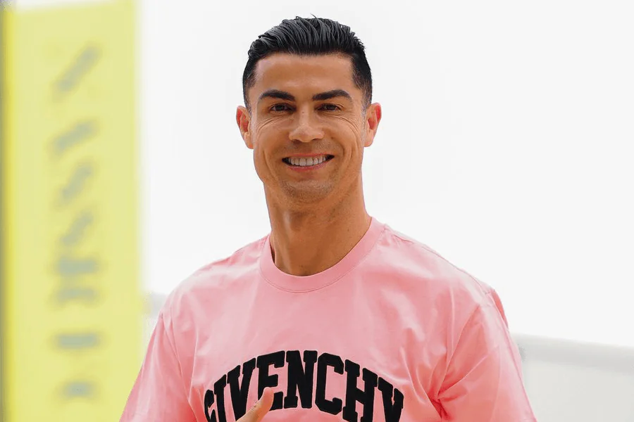 Cristiano Ronaldo en maillot jaune d'Al-Nassr lors d'un match Saudi Pro League