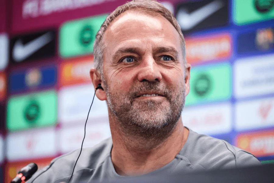 Hansi Flick FC Barcelone entraîneur conférence mercato été 2026