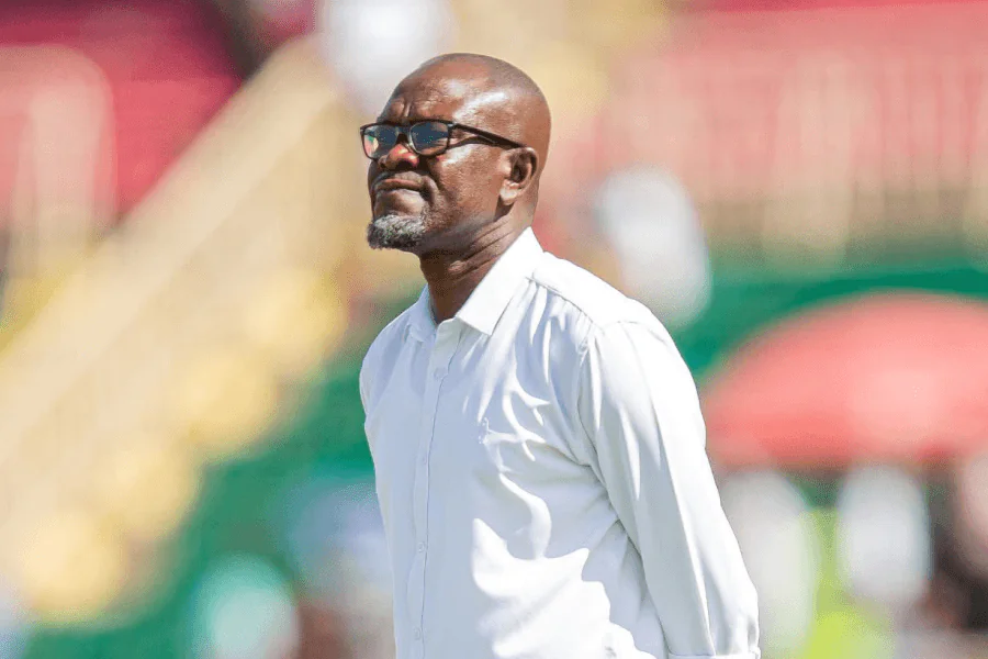 Charles Akonnor entraîneur Gor Mahia avant le match Gor Mahia Nairobi United 31 mai 2026 – demande mouchoirs blancs Nyayo Stadium Nairobi