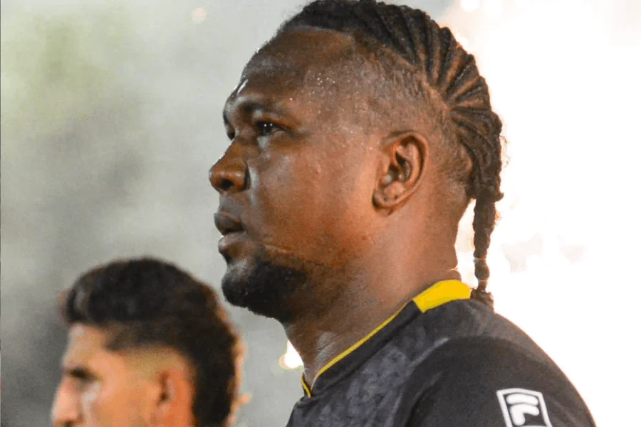 Hugo Rodallega en larmes après l'élimination de Santa Fe par Junior aux tirs au but 5-4 le 23 mai 2026 — Liga BetPlay Colombie
