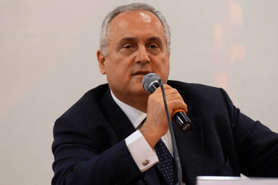 Claudio Lotito président SS Lazio lors d'une conférence de presse mai 2026 – avenir de Sarri et succession à la Lazio