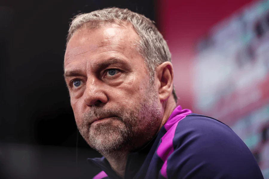 Hansi Flick entraîneur FC Barcelone conférence presse mercato été 2026