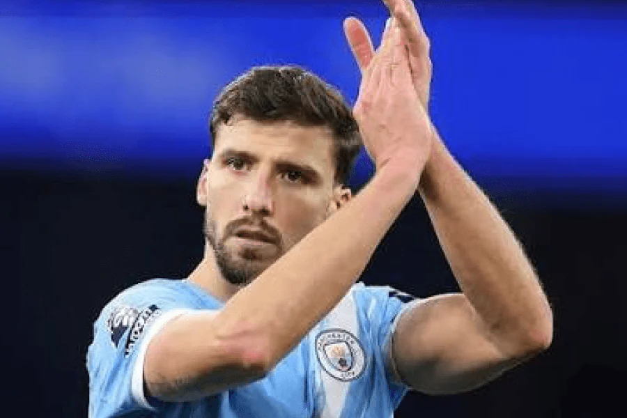 Ruben Dias en duel défensif avec Manchester City Premier League 2025-26 — 255 matchs toutes compétitions depuis 2020