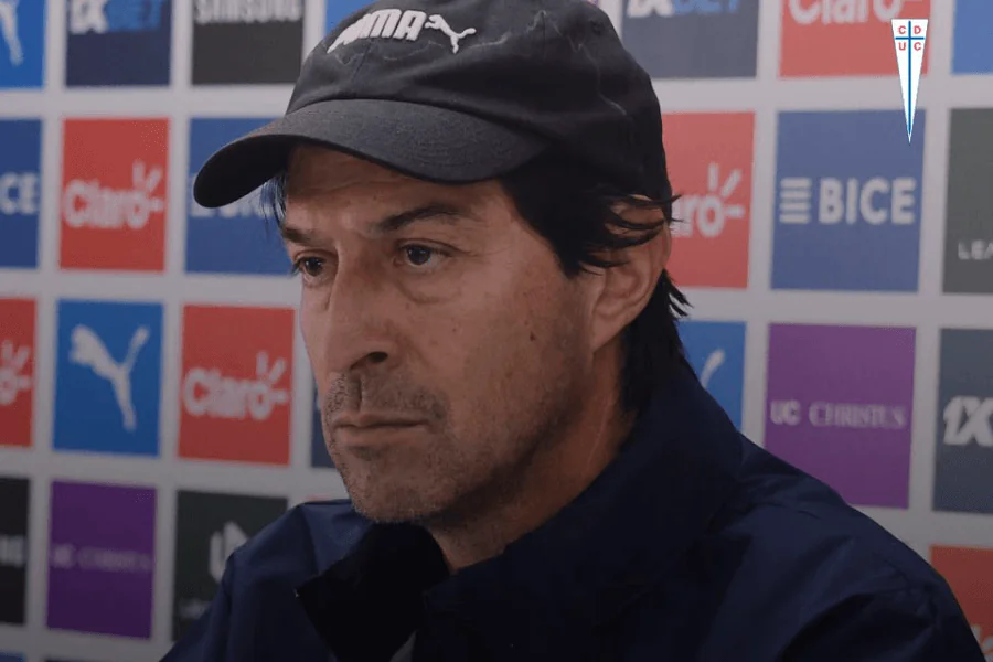 Daniel Garnero entraîneur Universidad Católica confirme Zampedri titulaire masqué Copa Libertadores UC Barcelona SC mai 2026