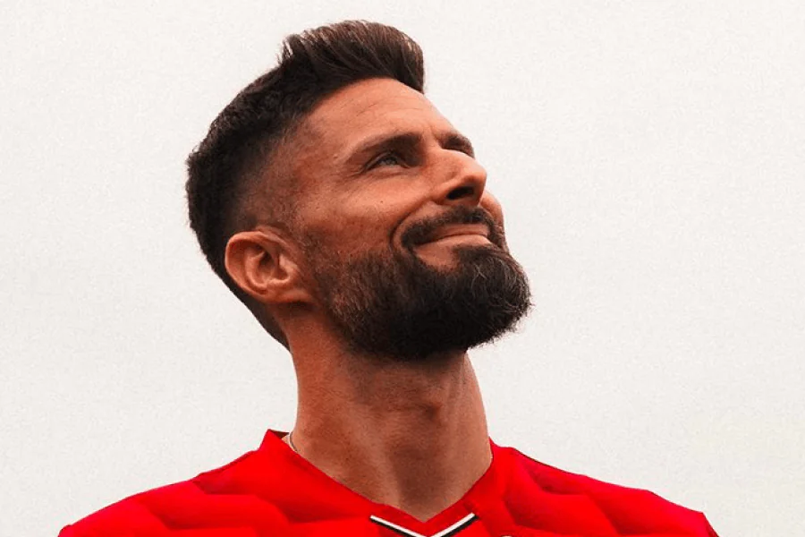 Olivier Giroud attaquant LOSC signe sa prolongation de contrat au Lille OSC en juin 2026 pour une saison supplémentaire en Ligue des champions